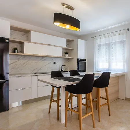 M Apartmanhotel 3*